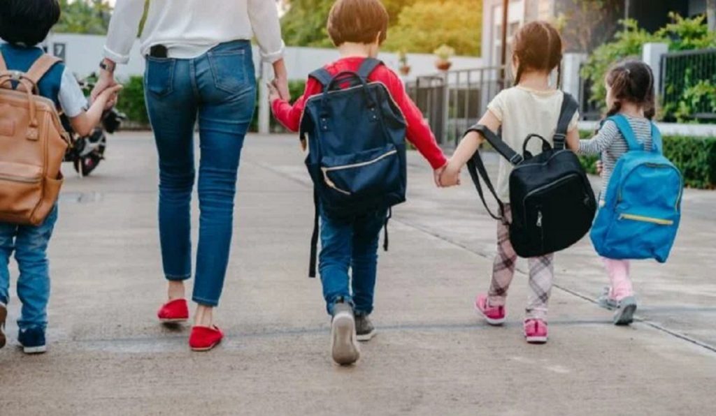 ΟΠΕΚΑ: Μέχρι αύριο η υποβολή αιτήσεων για το επίδομα παιδιού – Πότε θα καταβληθεί η α’ δόση