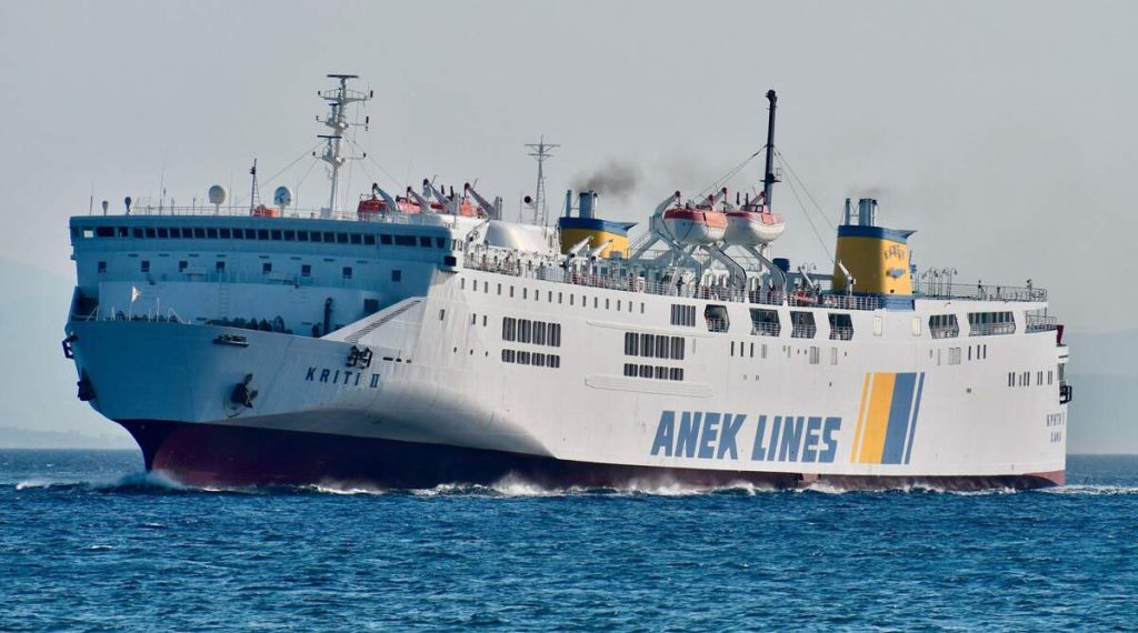 Βλάβη στη μηχανή στο πλοίο «Κρήτη ΙΙ» μεσοπέλαγα – Ταλαιπωρία για 277 επιβάτες