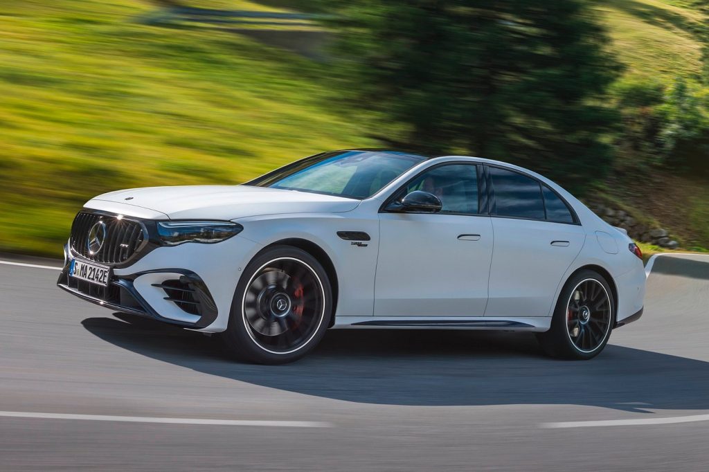 Με επιδόσεις σούπερκαρ η νέα Mercedes-AMG E53