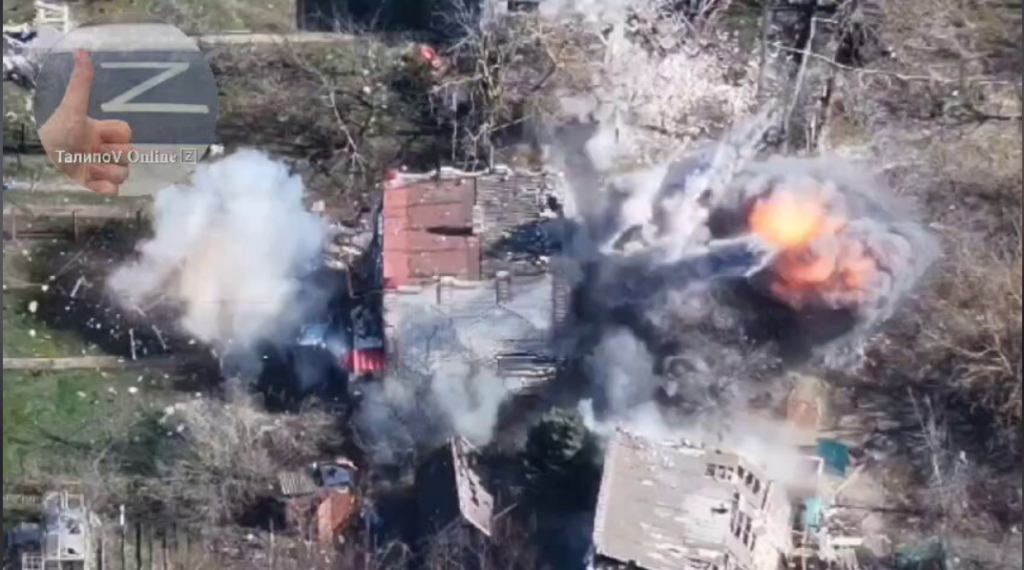 Ουκρανική ομάδα μάχης οχυρώνεται σε κτίριο και… εξοντώνεται σε ελάχιστα λεπτά από αιωρούμενο πυρομαχικό!