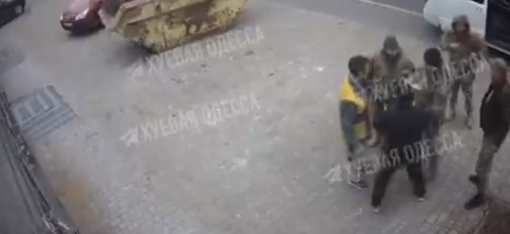 Ουκρανική τρομοκρατία στην ρωσόφωνη Οδησσό (βίντεο)