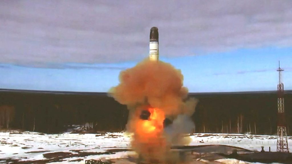 Οι προδιαγραφές του ρωσικού πυραύλου «Sarmat» – Χρειάζεται λιγότερο από δύο λεπτά για να φτάσει στο Βερολίνο