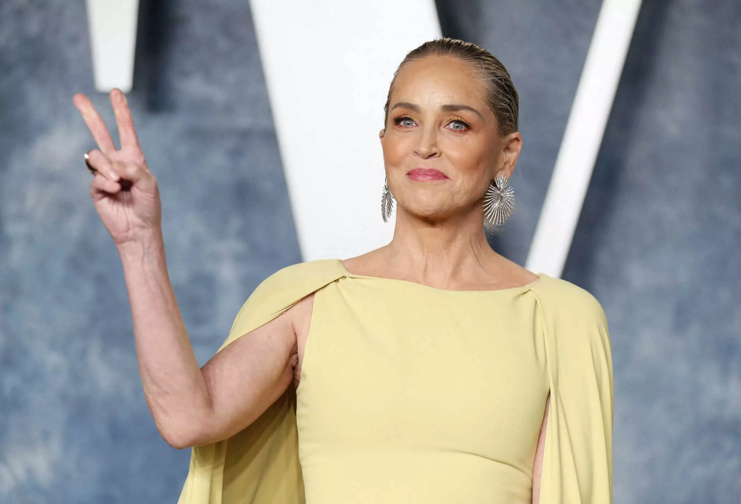 Αυτός είναι ο παραγωγός που πίεσε την Σ.Στόουν να κάνει σεξ με τον Μ.Μπάλντουιν (φωτο) 