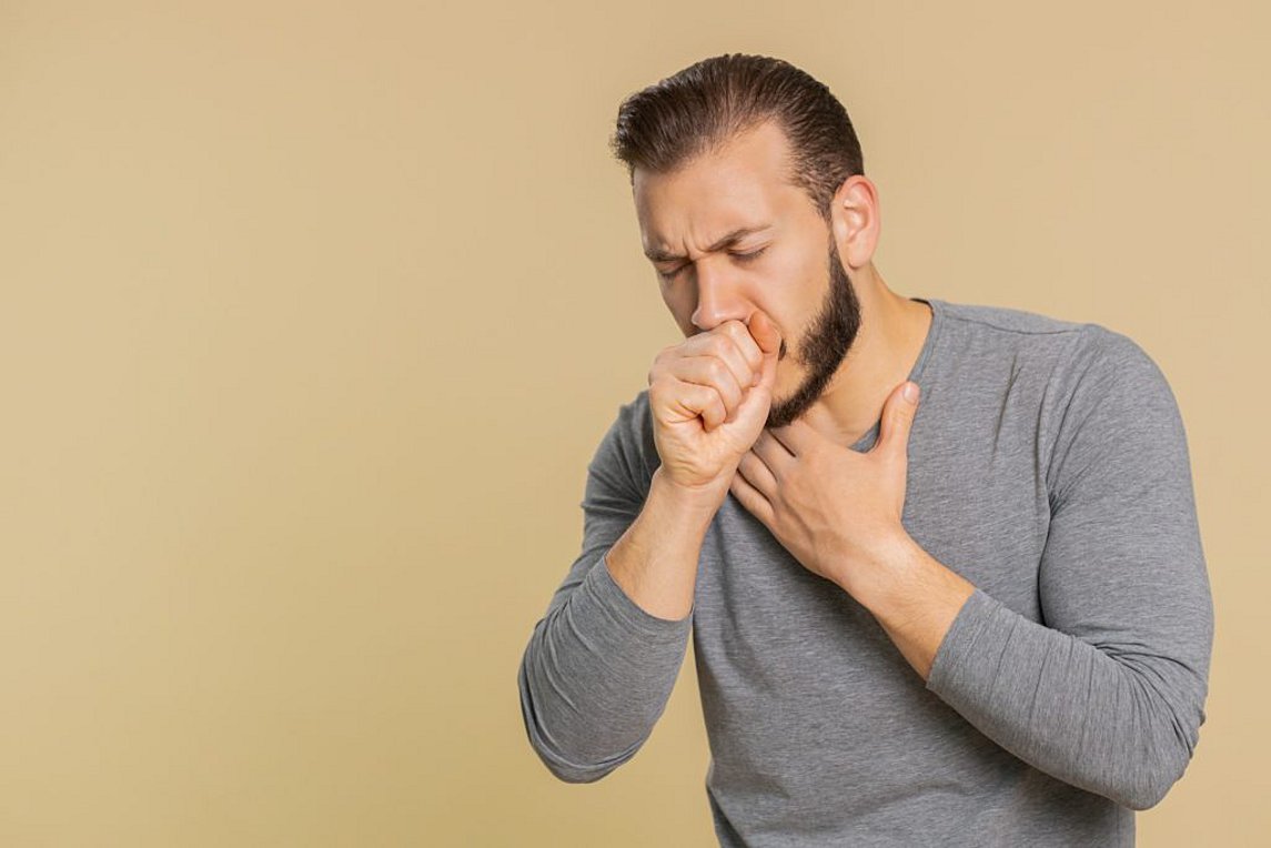 Γιατί ο βήχας επιδεινώνεται το βράδυ; – Πώς να τον αντιμετωπίσετε