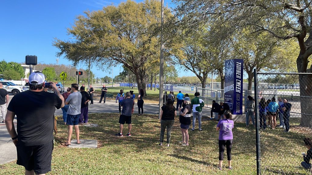 ΗΠΑ: Έληξε το lockdown σε γυμνάσιο στη Φλόριντα μετά τις αναφορές για ένοπλο (βίντεο) (upd)