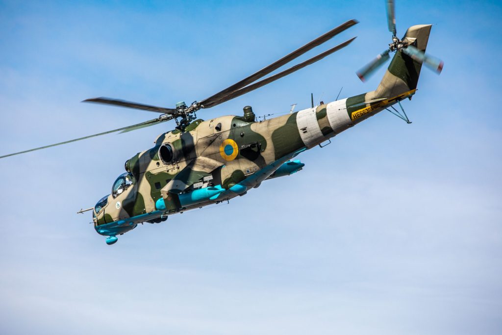 Οι Ρώσοι κατέρριψαν ένα ουκρανικό ελικόπτερο Mi-24 στο Ντόνμπας