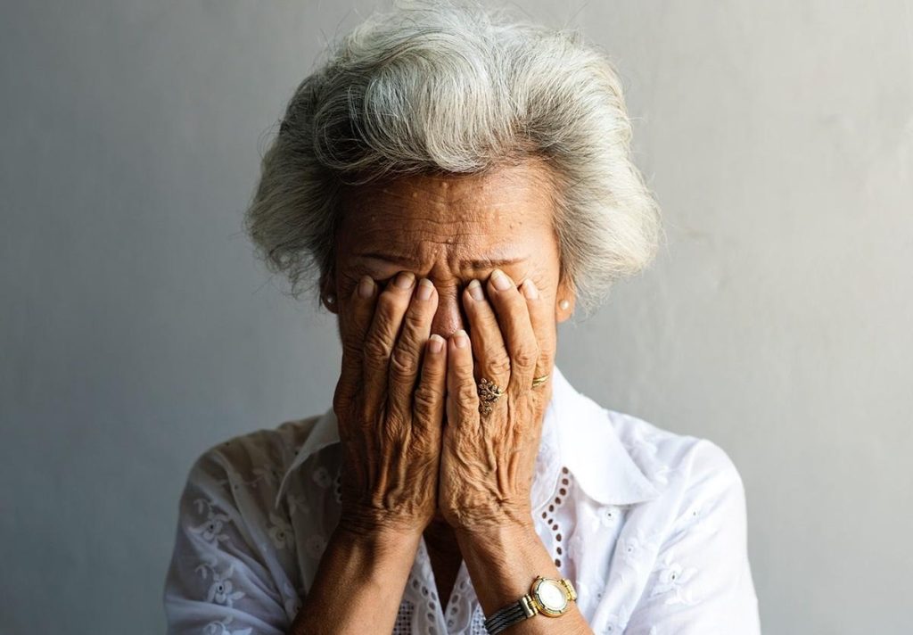 Ρομά εξαπάτησαν ηλικιωμένη και της άρπαξαν 5.000€ – Το γνωστό κόλπο με τα τροχαία ατυχήματα