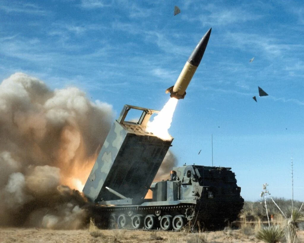 Οι ΗΠΑ είναι έτοιμες να δώσουν στην Ουκρανία τους πυραύλους μεγάλου βεληνεκούς ATACMS