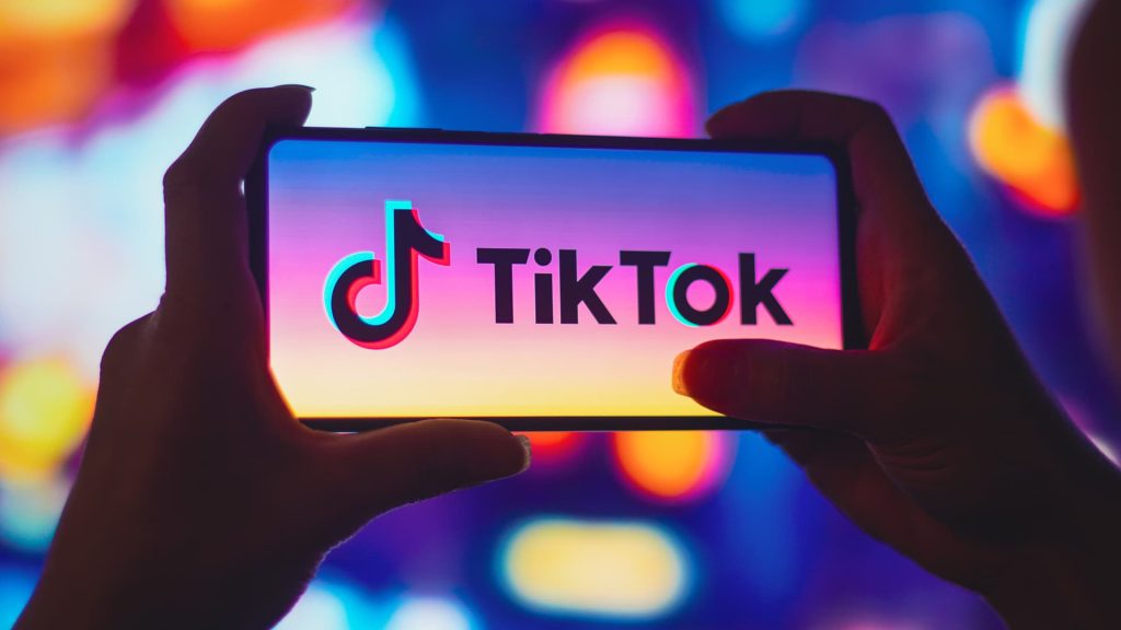 ΗΠΑ: Ζητούν με νόμο να πωληθεί το TikTok αλλιώς θα απαγορευτεί από τα app stores