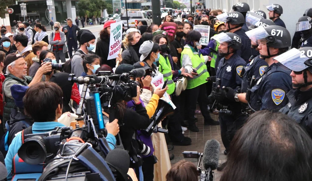 Διαδηλωτές που τάσσονται κατά του πολέμου στη Γάζα απέκλεισαν το αεροδρόμιο του Σαν Φρανσίσκο