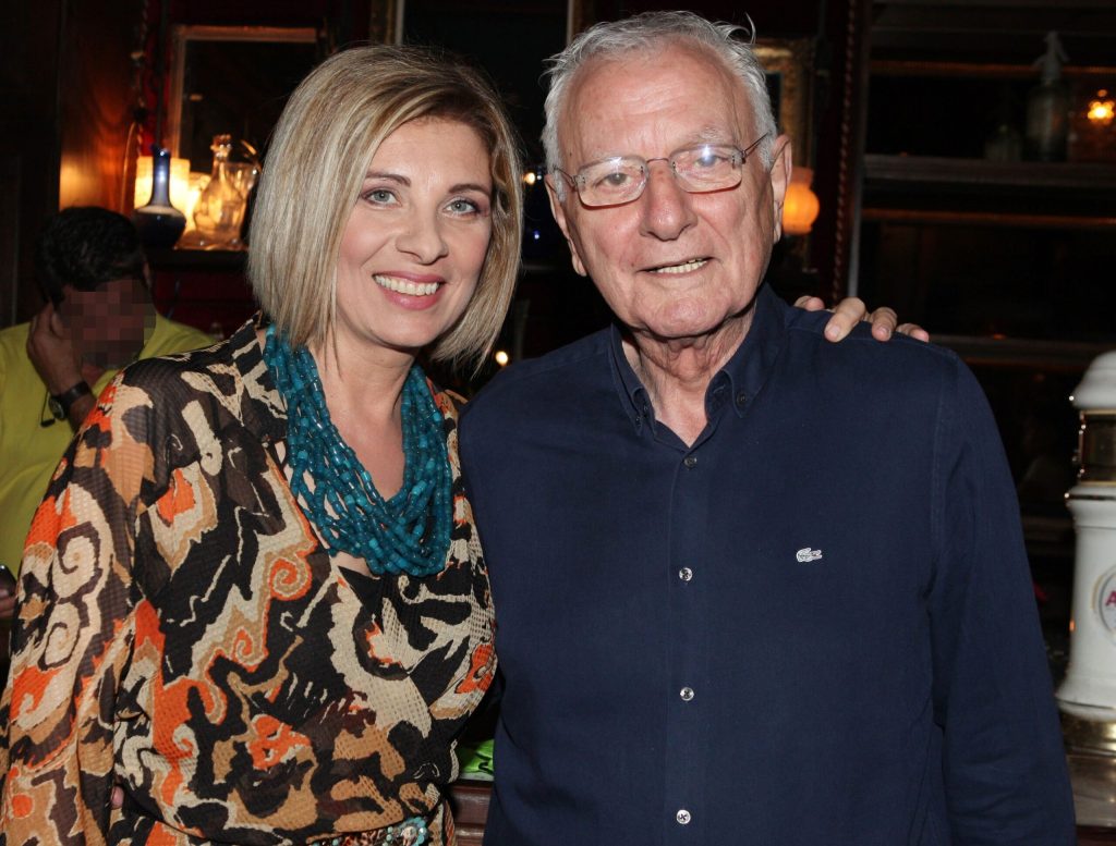 Σύζυγος Κ.Χαρδαβέλλα: «Έχει χάσει τη φωνή του και μιλάει ψιθυριστά – Υπάρχει ένα θέμα στις φωνητικές του χορδές»