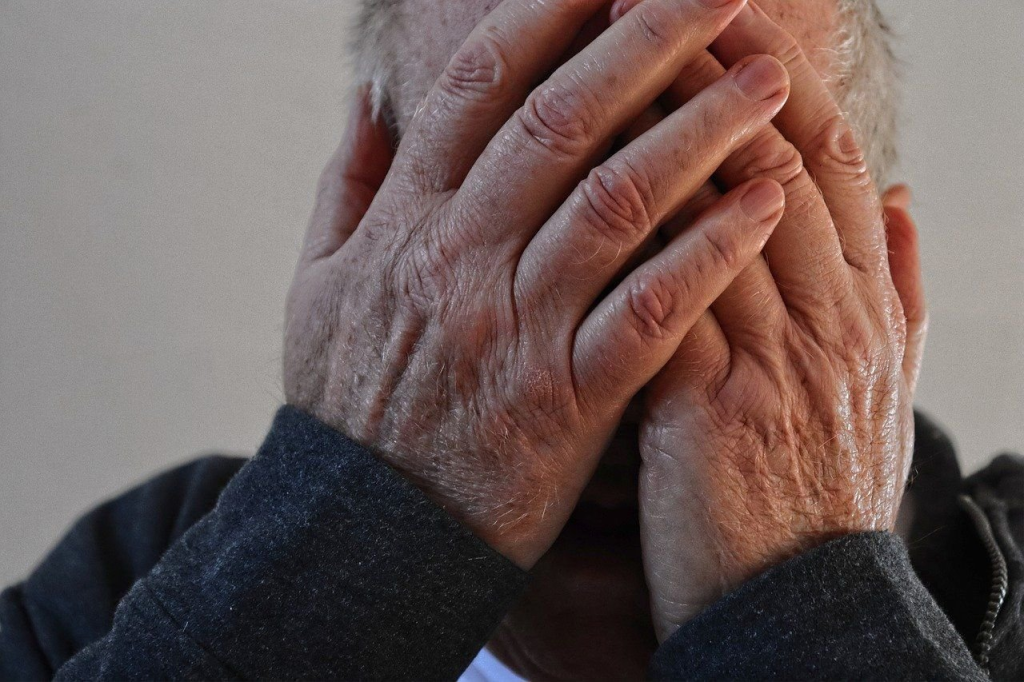ΕΣΑμεΑ για αυτοκτονία 72χρονου καρκινοπαθούς: «Η λειτουργία του ΕΣΥ οδηγεί χρόνια πάσχοντες στο θάνατο»