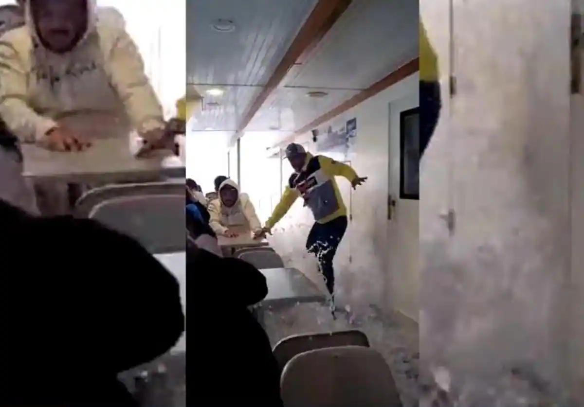 Ισπανία: Η στιγμή που τεράστιο κύμα «σαρώνει» φέρι μποτ που ήταν γεμάτο με τουρίστες (βίντεο)