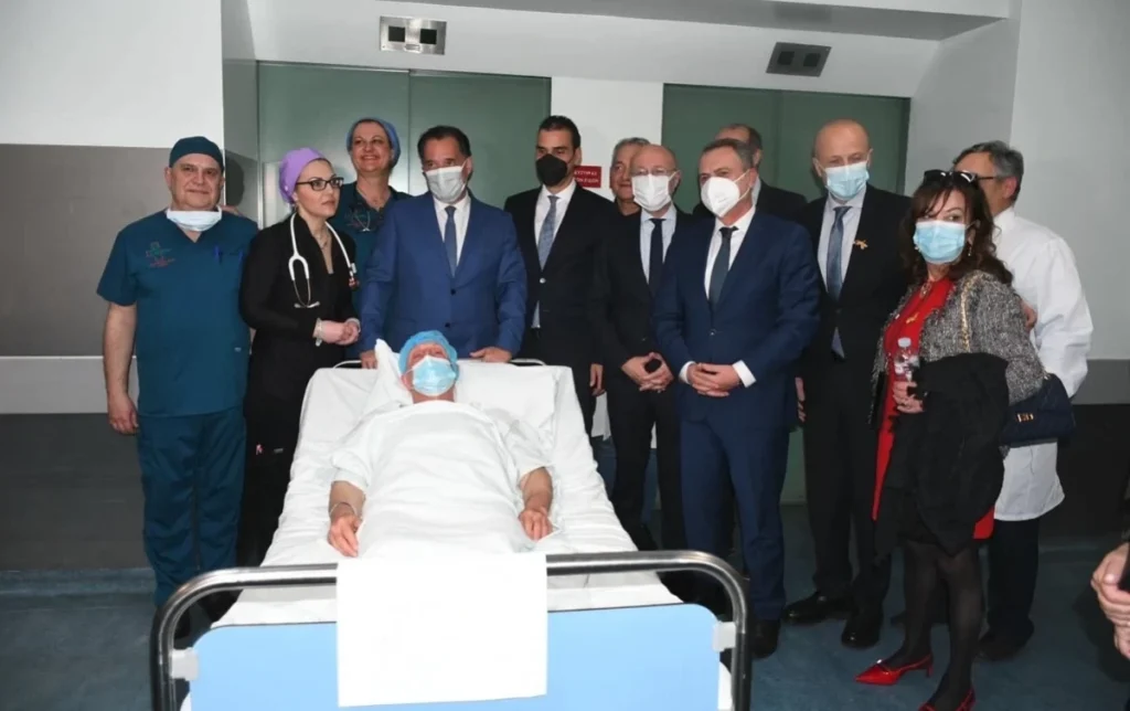 Μετά τα απογευματινά χειρουργεία τώρα ο Α.Γεωργιάδης θέλει να βάλει «μέσα» στα δημόσια νοσοκομεία τις ιδιωτικές ασφαλιστικές
