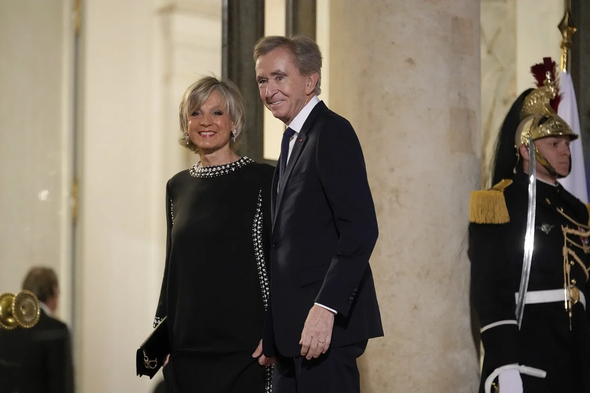 Το… gala του Ε.Μακρόν για να τιμήσει τον Μπερνάρ Αρνό με καλεσμένους Έλον Μάσκ, Σαρκοζί και Μπιγιονσέ