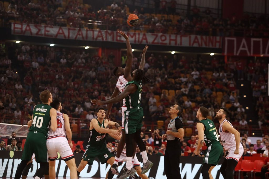 Ολυμπιακός και Παναθηναϊκός αναμετρούνται σήμερα στο ΣΕΦ για το πλεονέκτημα έδρας στα πλέι οφ της Euroleague
