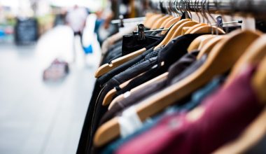 Οι Ευρωπαίοι δεν χαρίζουν στην Αφρική ούτε τα μεταχειρισμένα τους ρούχα – Η Γαλλία πρότεινε απαγόρευση εξαγωγών