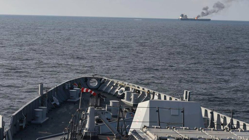 Ερυθρά Θάλασσα: Η Βρετανία αναφέρει ότι δύο πύραυλοι πέρασαν πάνω από εμπορικό πλοίο