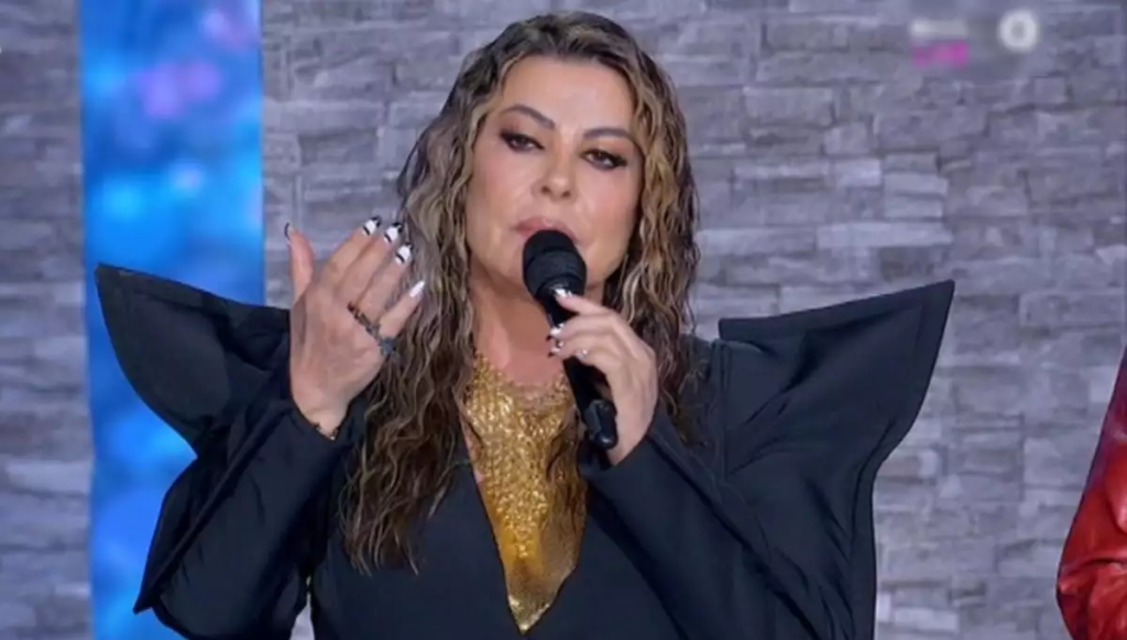 Η Α.Δημητρίου ανακοίνωσε πως αποχωρεί οικειοθελώς από το J2US – «Η ψυχή και η καρδιά μου είναι στη μητέρα μου» (βίντεο)