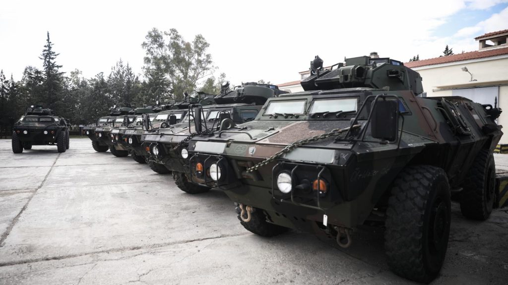Τα «ελληνικά» τεθωρακισμένα τροχοφόρα Μ1117 θα «δοκιμαστούν» στην Ουκρανία και θα πούμε πόσο επιβιώσιμα είναι