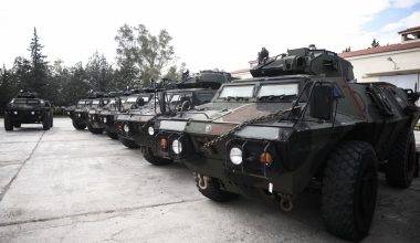 Τα «ελληνικά» τεθωρακισμένα τροχοφόρα Μ1117 θα «δοκιμαστούν» στην Ουκρανία και θα πούμε πόσο επιβιώσιμα είναι