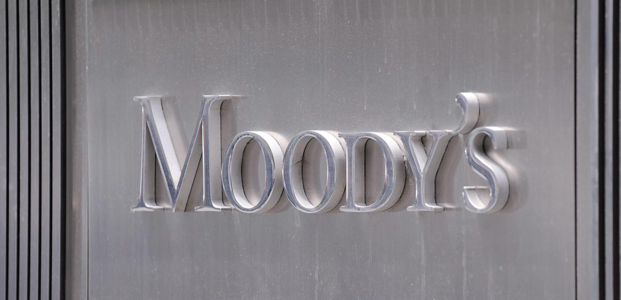 Γιατί η Moody’s δεν αναβάθμισε την Ελλάδα στην επενδυτική βαθμίδα