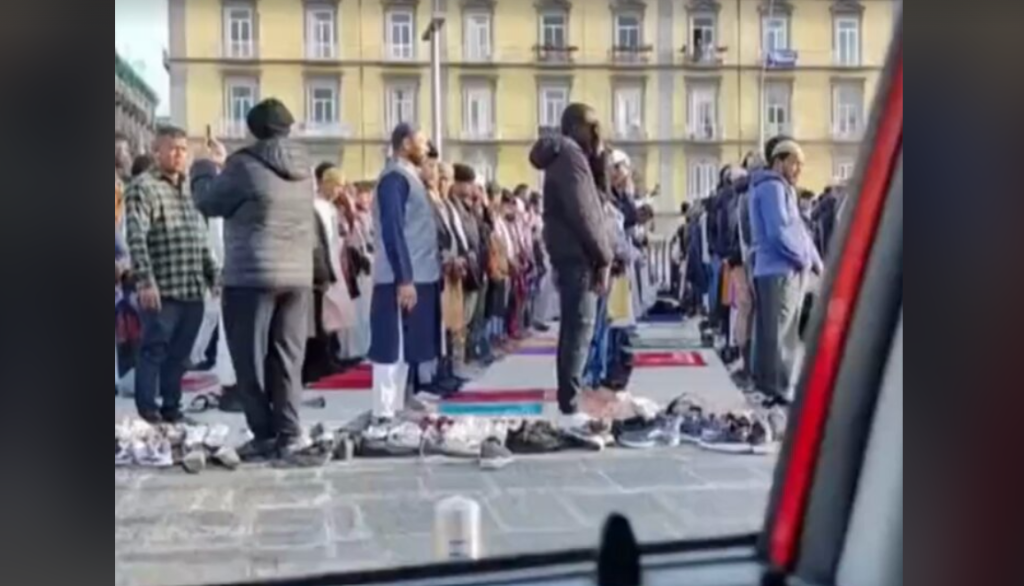 Η Ευρώπη αλώνεται από το Ισλάμ: Η εικόνα της Νάπολης σήμερα (βίντεο)