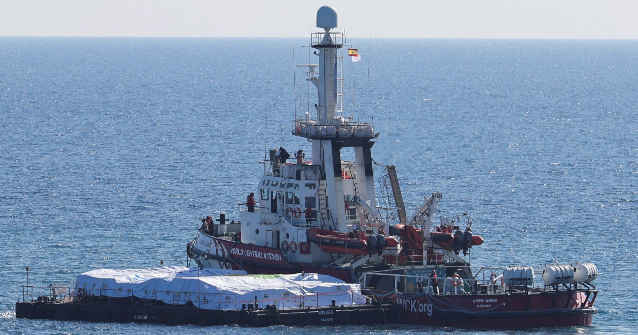 Γάζα: Ολοκληρώθηκε η εκφόρτωση της ανθρωπιστικής βοήθειας από το πρώτο πλοίο που έφτασε από την Κύπρο (βίντεο)