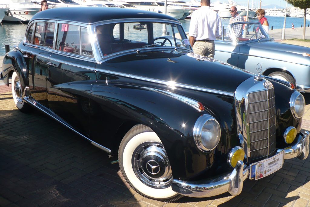 Αυτή είναι μία από τις πιο εντυπωσιακές συλλογές αυτοκινήτων στον πλανήτη – Ποιος την δημιούργησε (φώτο)