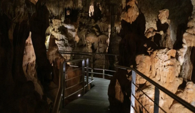Θεσσαλονίκη: Επισκέψιμο ξανά το σπήλαιο Πετραλώνων Χαλκιδικής – Δείτε εντυπωσιακές εικόνες (φώτο)