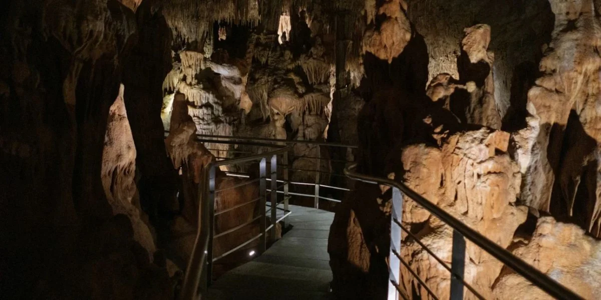 Θεσσαλονίκη: Επισκέψιμο ξανά το σπήλαιο Πετραλώνων Χαλκιδικής – Δείτε εντυπωσιακές εικόνες (φώτο)