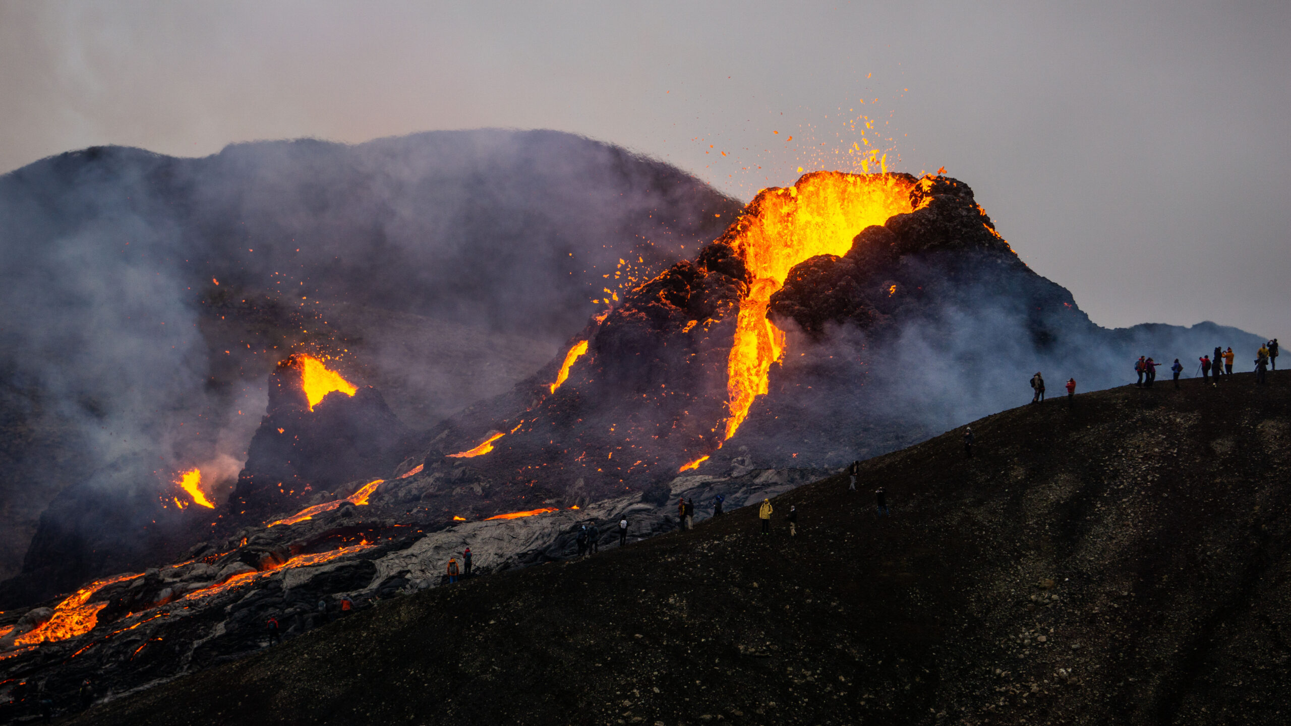 Έκρηξη ηφαιστείου στην Ισλανδία: Οι αρχές φοβούνται ότι η λάβα θα «καταπιεί» την πόλη Grindavik (φώτο-βίντεο)
