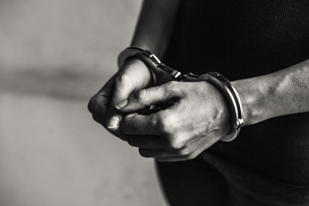 Τέσσερις συλλήψεις σε Αχαΐα και Ηλεία για ενδοοικογενειακή βία