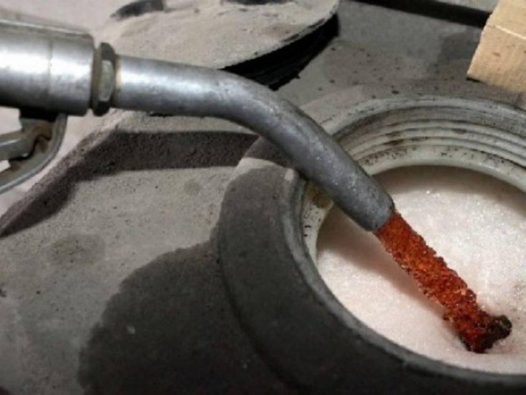 Καρδίτσα: Συνελήφθησαν δύο αλλοδαποί που έκλεψαν σχεδόν μισό τόνο πετρελαίου από θερμοκήπιο