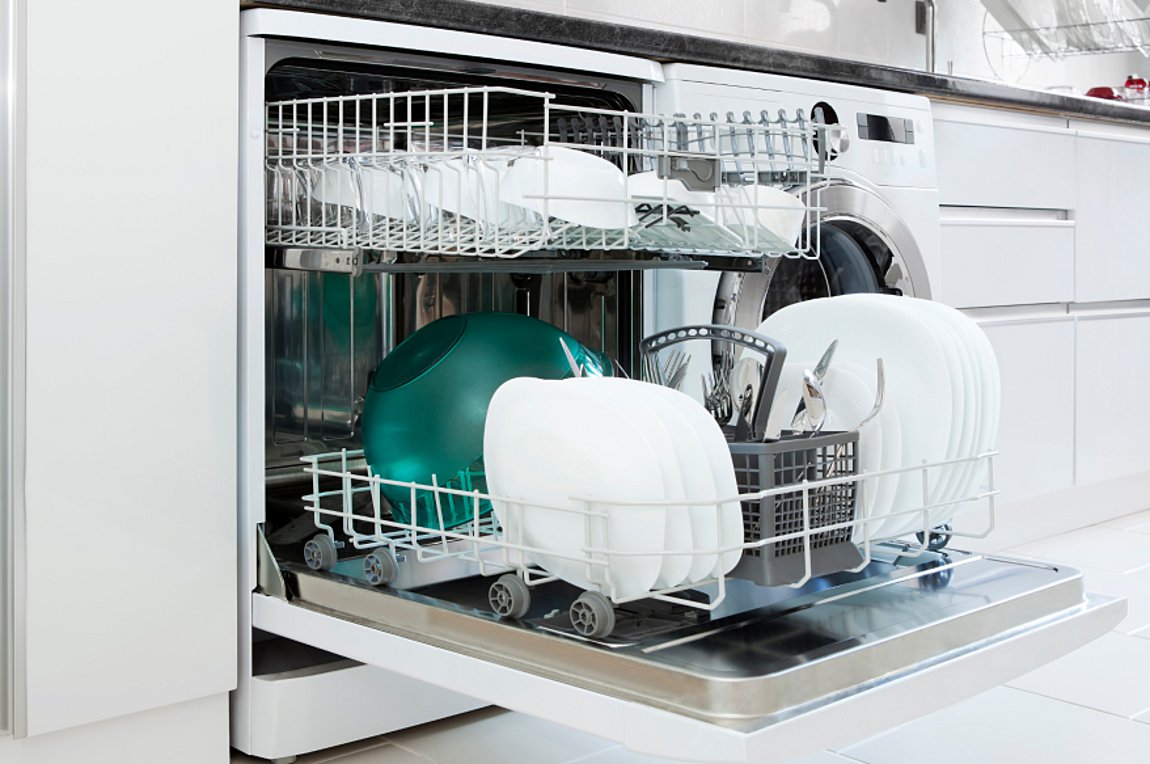 Πλυντήριο πιάτων: Ποιος είναι ο σωστός τρόπος για να τοποθετούμε τα πιάτα και τα ποτήρια; (βίντεο)