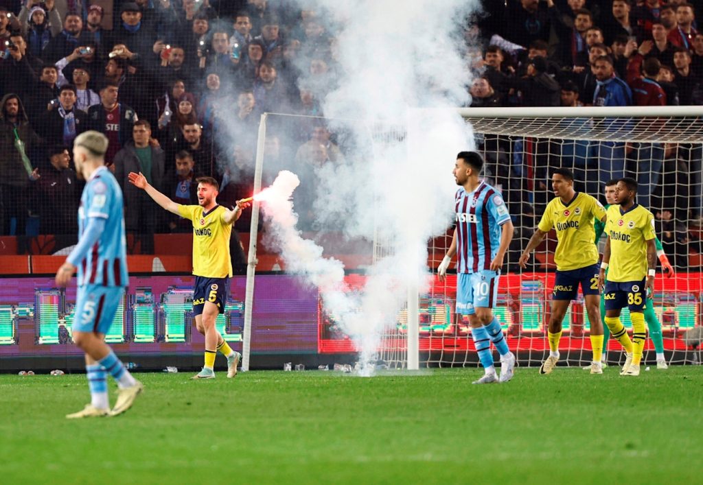 Στην «αντεπίθεση» η Τράμπζονσπορ κατά των παικτών της Φενέρμπαχτσε: «Νομίζαμε ότι είσαστε ποδοσφαιριστές»