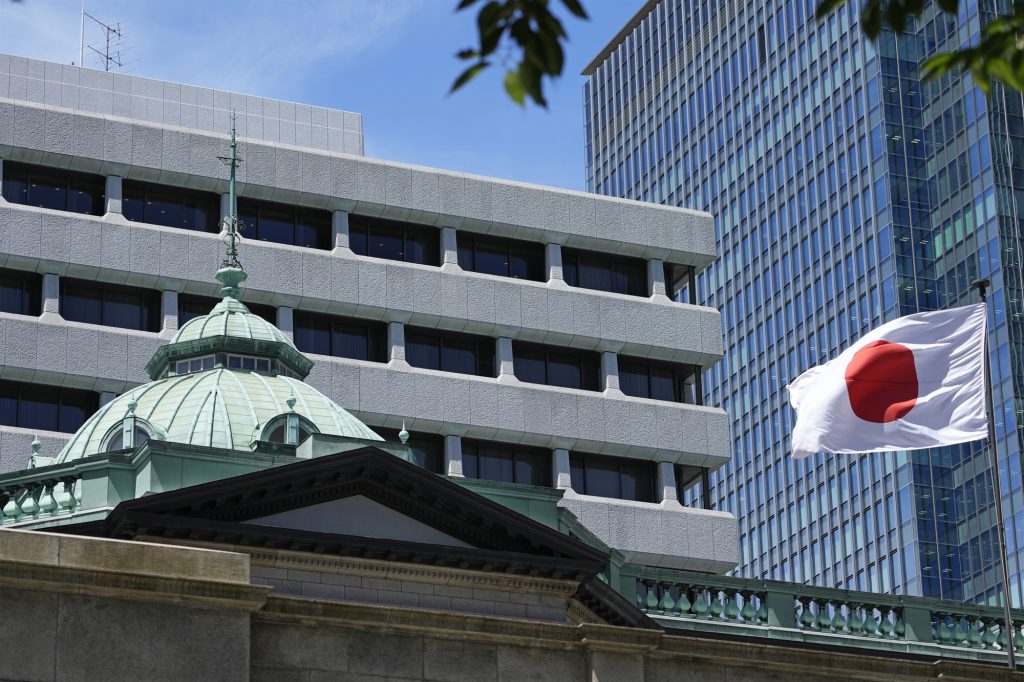 Η Τράπεζα της Ιαπωνίας προχώρησε σε αυξήσεις επιτοκίων για πρώτη φορά έπειτα από 17 χρόνια