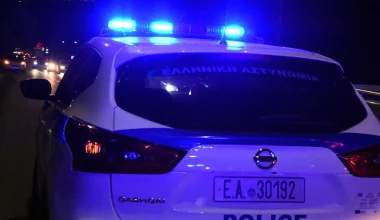 Κινηματογραφική καταδίωξη στο κέντρο της Αθήνας: 20χρονος οδηγός χωρίς δίπλωμα πήγε να παρασύρει αστυνομικούς