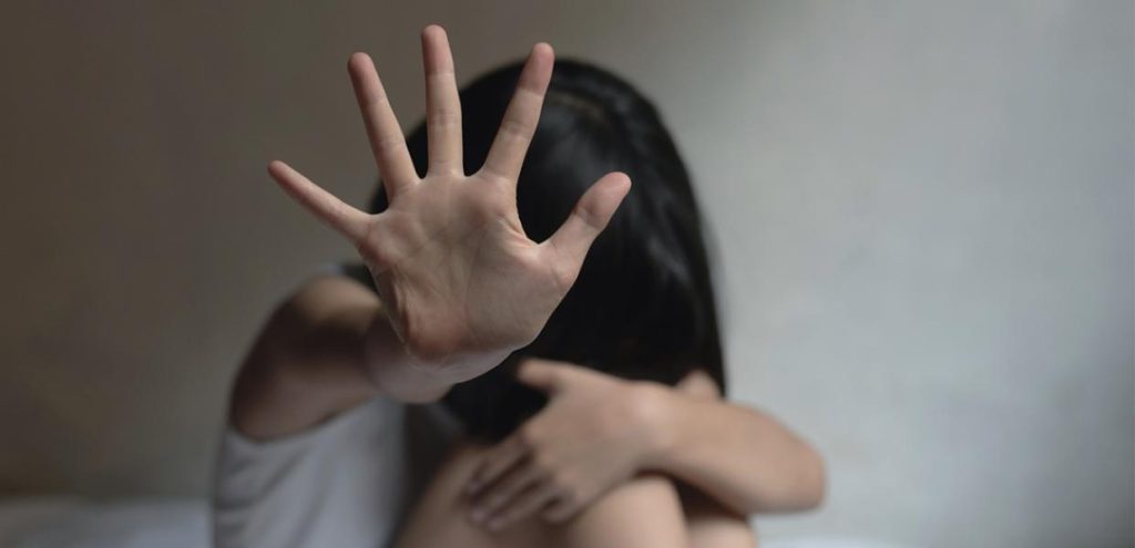 Συνελήφθησαν 4 άτομα που κανόνιζαν «ραντεβού» με ανήλικες σε ξενοδοχεία – Από 80 έως 100€ οι τιμές για τους βιαστές