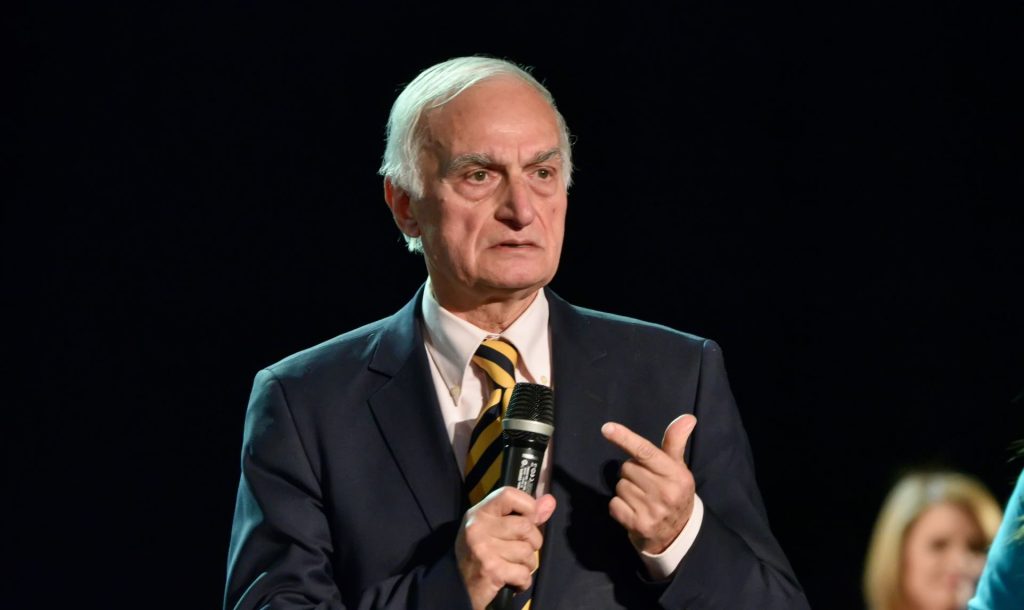 «Μάχη» για την ζωή του συνεχίζει να δίνει ο Μανώλης Μαυρομμάτης – Δεν έγινε η αποσωλήνωσή του