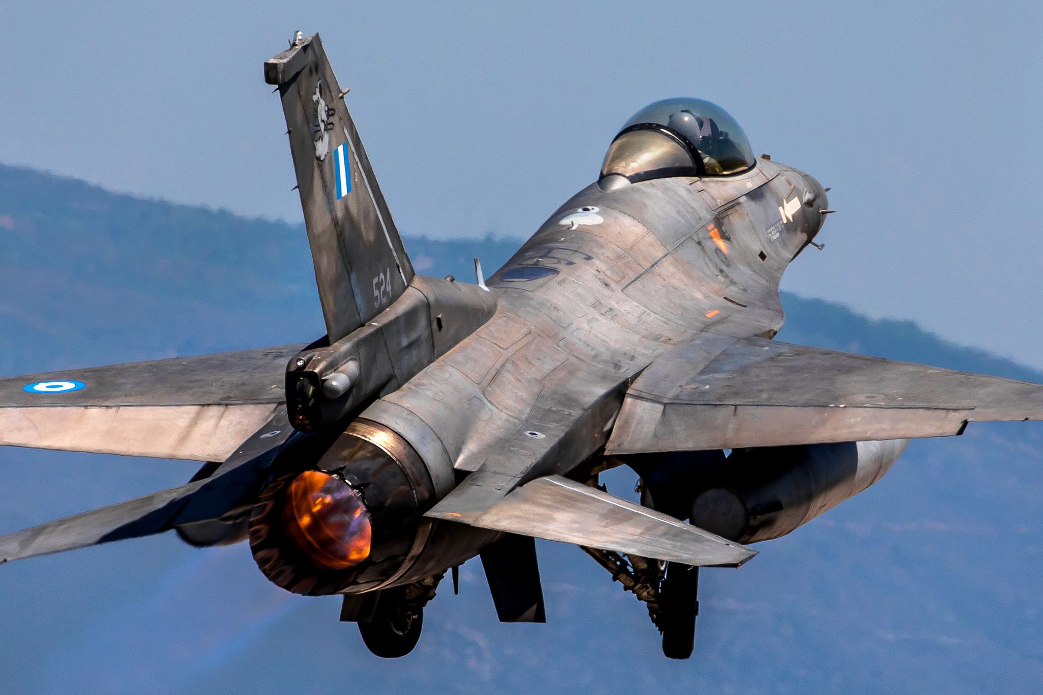 «Δεν ήταν εκσυγχρονισμένο Viper το F-16 που κατέπεσε σήμερα στην Ψαθούρα» αναφέρουν πηγές της ΠΑ