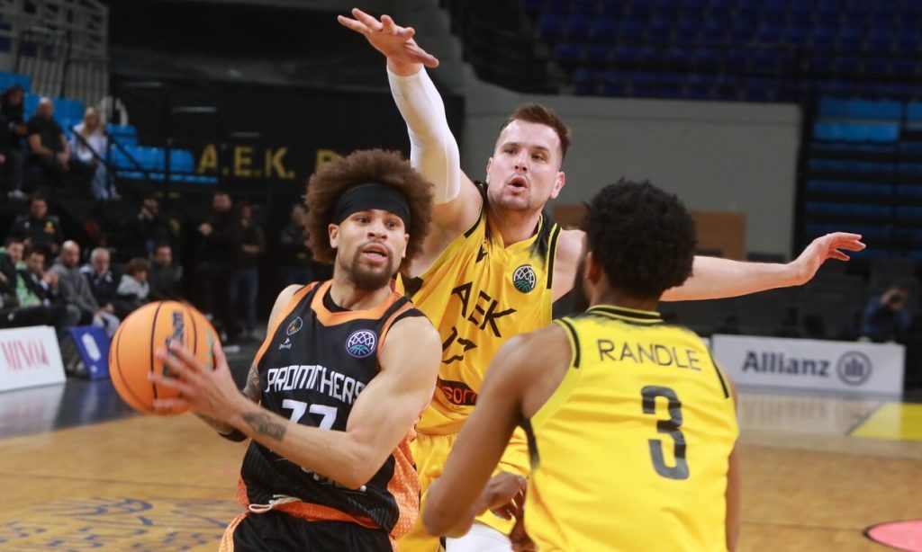 ΑΕΚ-Προμηθέας 67-79: Μεγάλο «διπλό» των Πατρινών και πρόκριση στους «8» του BCL