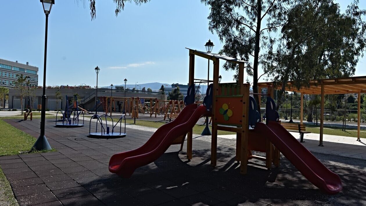 Αμφιλοχία: 9χρονο κορίτσι έπεσε από την τσουλήθρα και έσκισε το αυτί του – Δεν είχε άδεια η παιδική χαρά καταγγέλλει η μητέρα