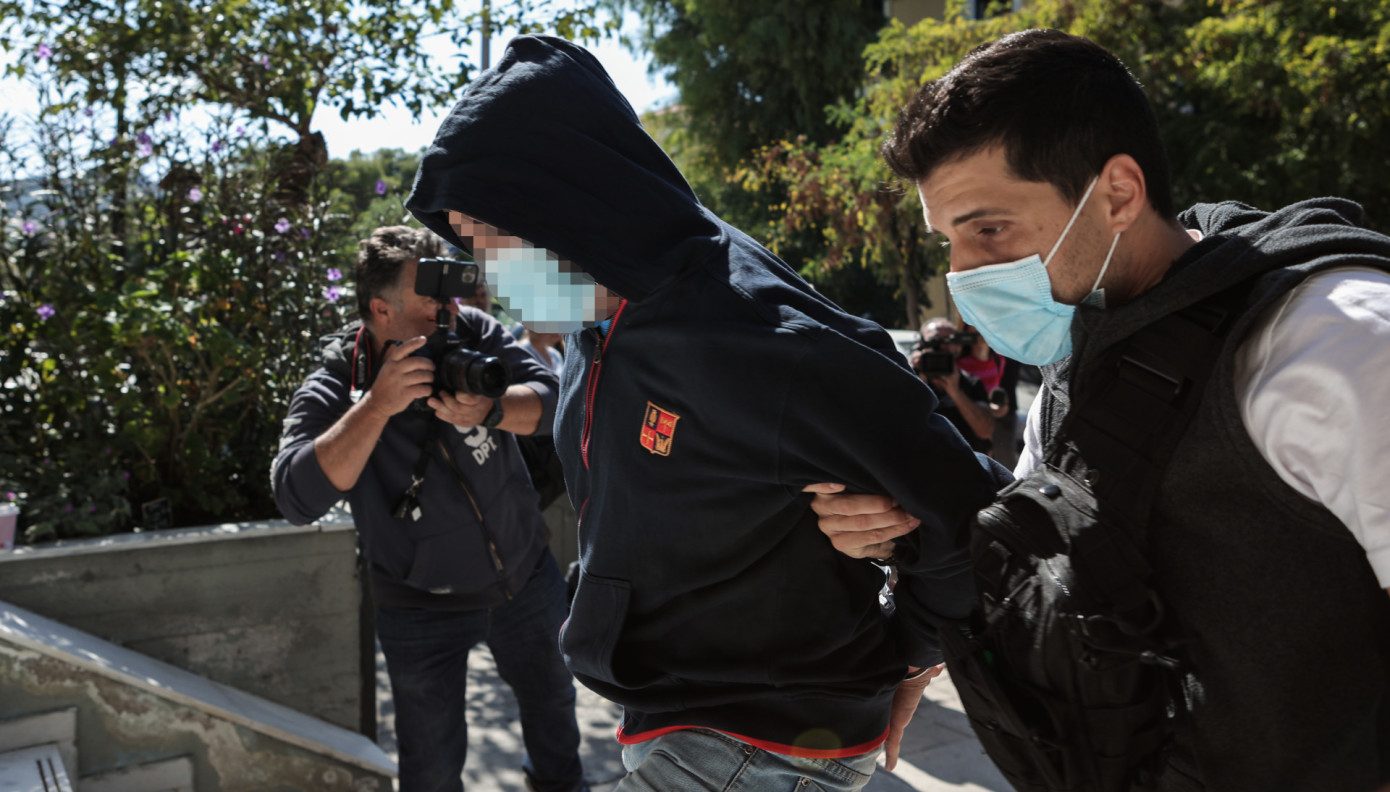 Αποβλήθηκε από την δίκη η μητέρα της 12χρονης από τον Κολωνό – Πέταξε μαρκαδόρο σε συνήγορο κατηγορουμένου