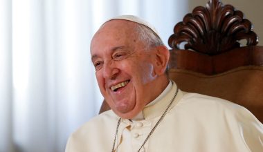 Ο Πάπας Φραγκίσκος καθαίρεσε πρώην επίσκοπο που είχε κακοποιήσει σεξουαλικά τους ανιψιούς τους 