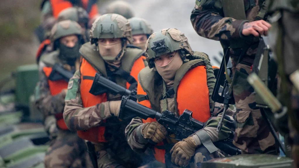 Ο αρχηγός των γαλλικών δυνάμεων επιμένει για ανάγκη «προετοιμασίας των Ευρωπαίων για ρίσκα με τον ρωσικό στρατό»