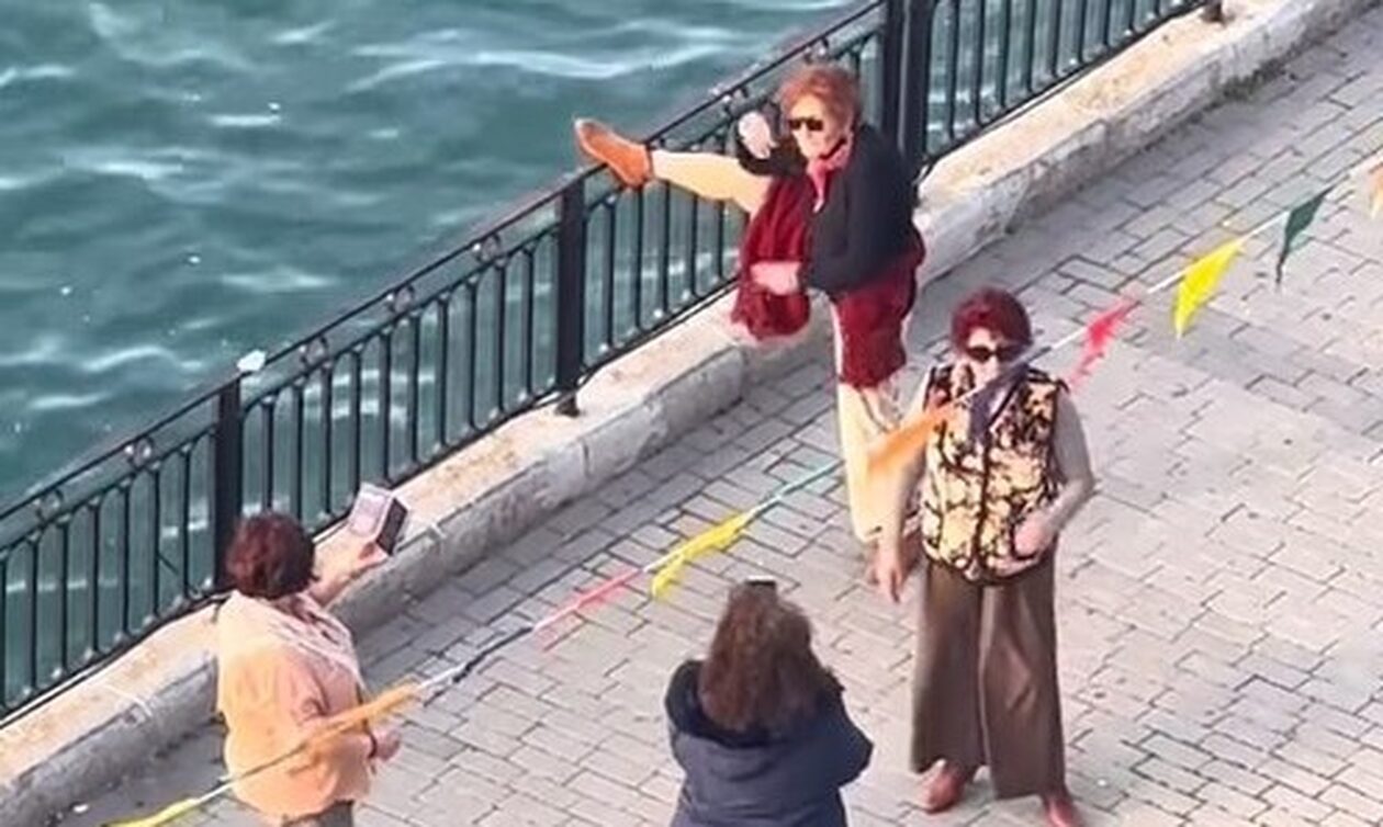 Σούπερ γιαγιά έκανε διατάσεις και χόρεψε σάμπα στη Χαλκίδα – Τον γύρο του διαδικτύου κάνει το βίντεο