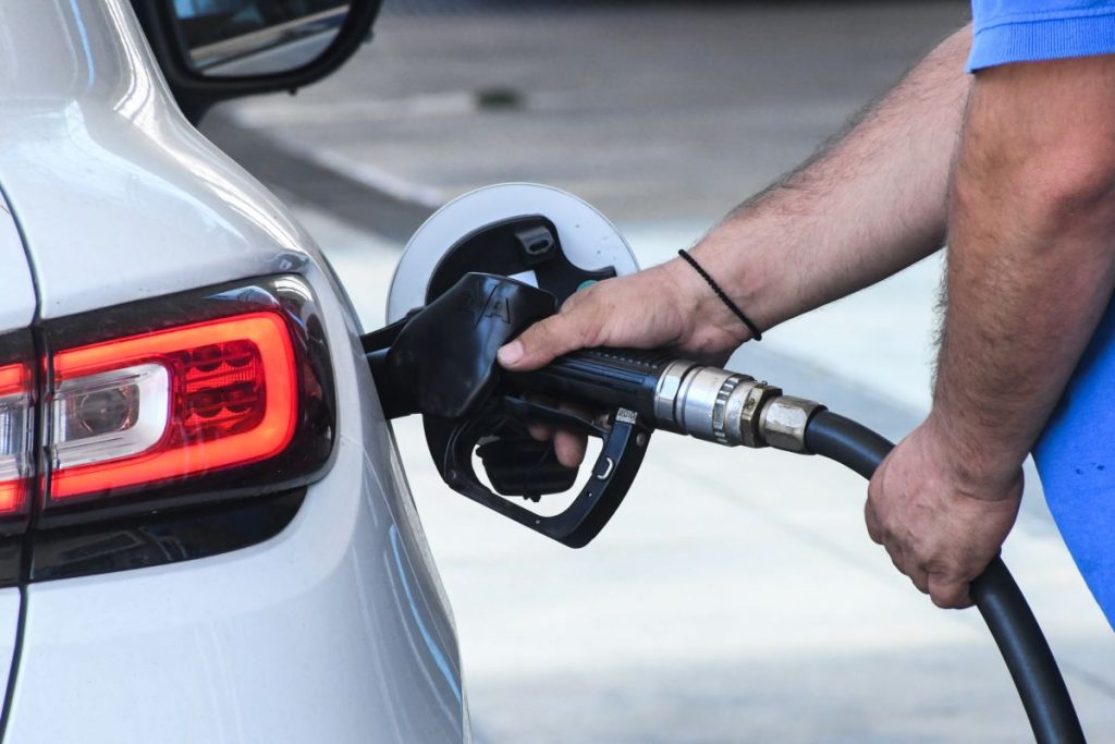 Ακριβότερη βενζίνη ακόμα και από την Γερμανία στην Ελλάδα – Το 55% είναι έμμεσοι φόροι 