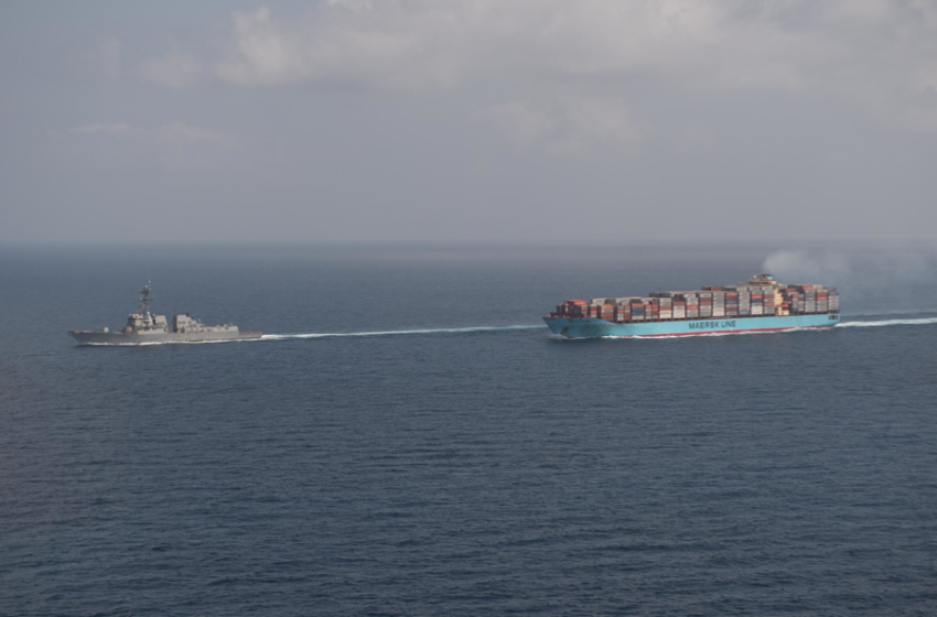Bloomberg: Ρωσία και Κίνα συμφώνησαν με τους Χούθι για τα πλοία στην Ερυθρά Θάλασσα