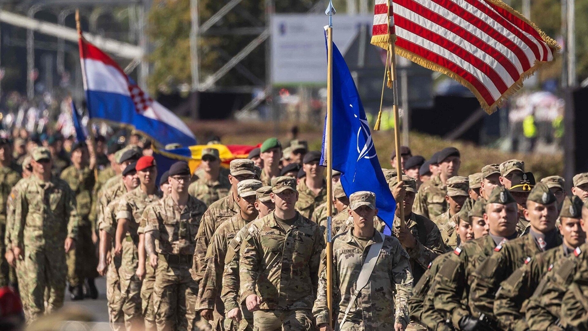 Πρόεδρος Στρατιωτικής Επιτροπής ΝΑΤΟ: «Είμαστε έτοιμοι για ευθεία σύγκρουση με τη Ρωσία»